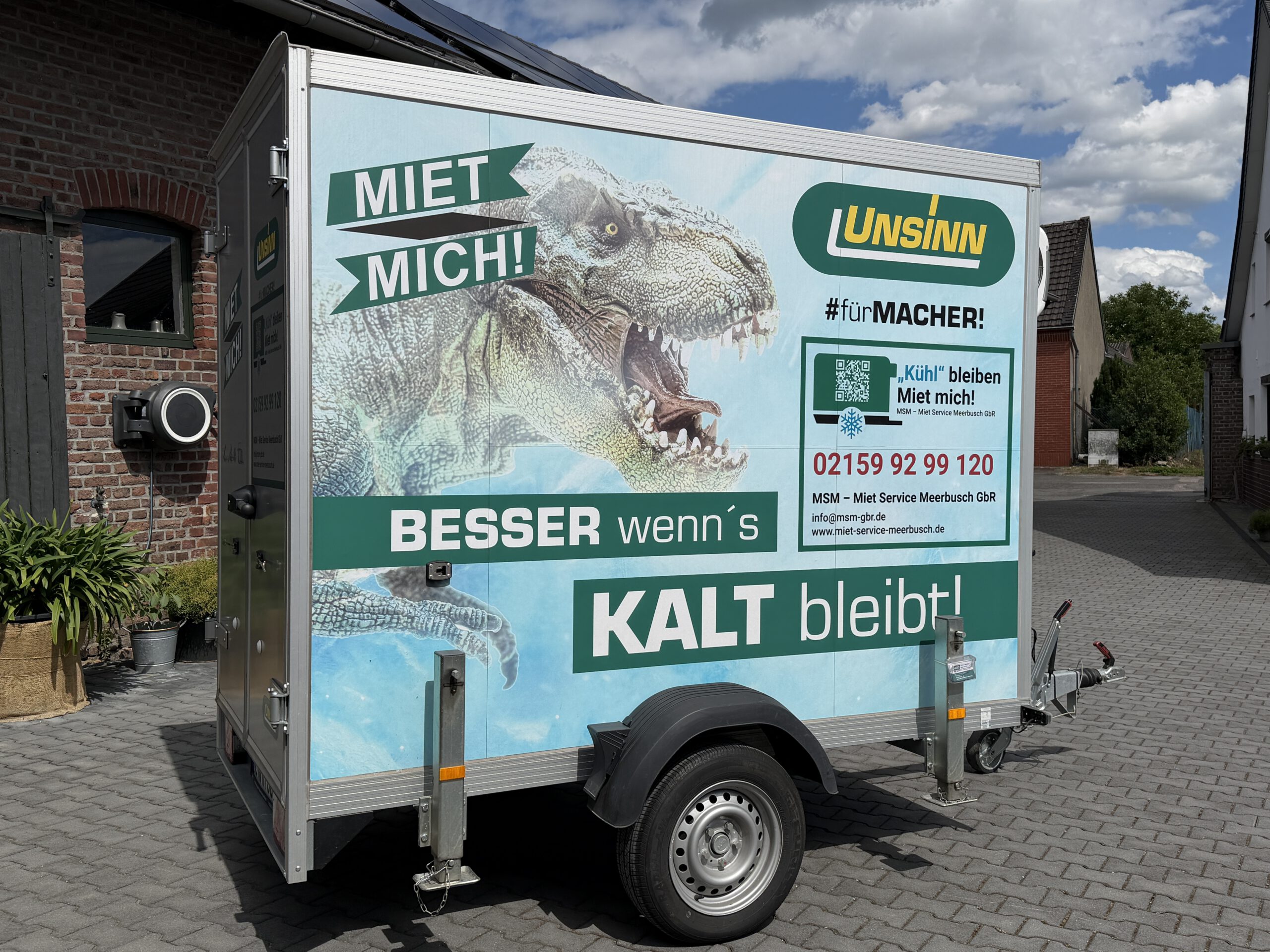Kühlanhänger von Unsinn mit MSM-Beklebung